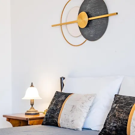 Apartment Fronis